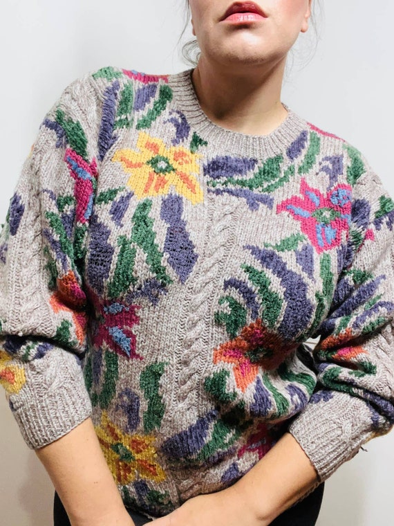 Medium to Extra Large 1990s Vintage Gray Floral Hand Knit Sweater 