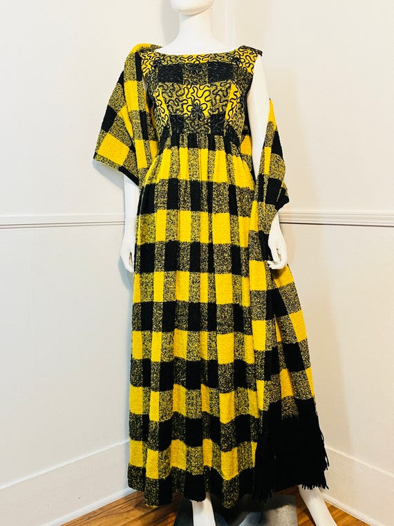 Medium 1960s Vintage Wool Yellow and Black Buffal… - image 4