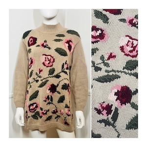 Mały do bardzo dużego, ręcznie robiony sweter z kwiatowym wzorem w stylu vintage z lat 90. w kolorze jasnobrązowym od Chrysantheme