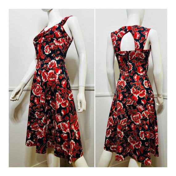 Small 1970s Vintage Navy and Red Cotton Floral Dre