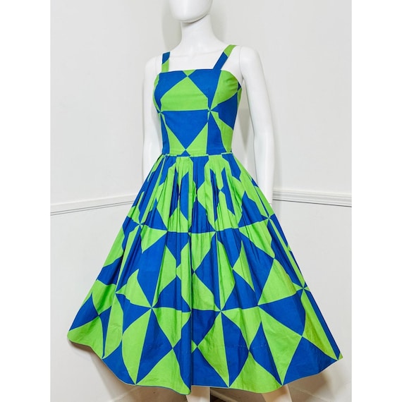 Extra Small 1950s Vintage Lime Green and Blue Cotton Geometric Print Sun Dress Extra Small 1950s Vintage Lime Green and Blue Cotton Geometric Print Sun Dress