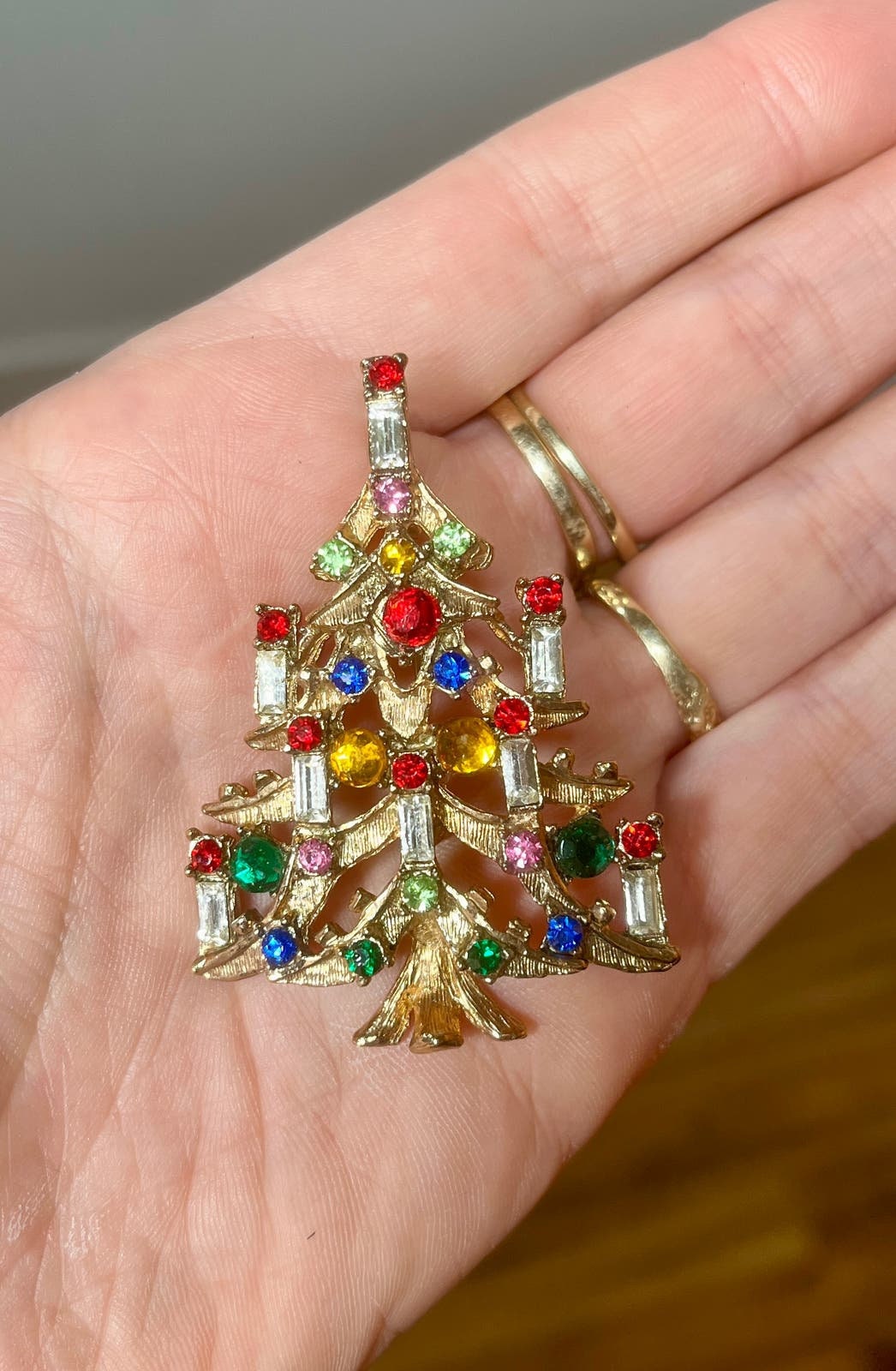 Mid Century Vintage Rhinestone Christmas Tree Brooch by Hollycraft