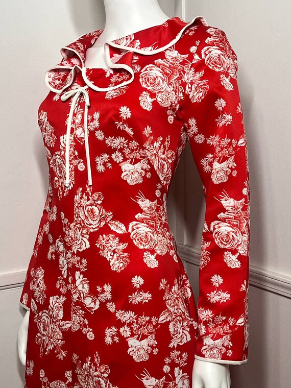 Medium  1970s Vintage Red Rose Print Hostess Dres… - image 5