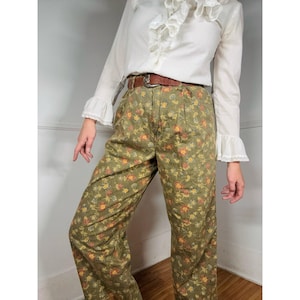 Large to Extra Large 1980s Vintage Green Cotton Floral Trousers by LizWear
