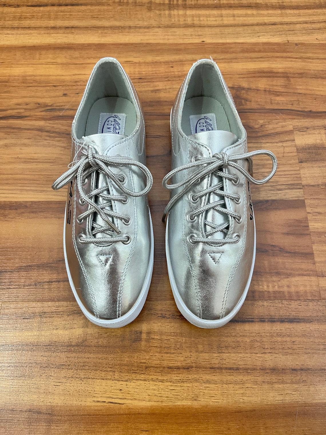 Size 6 US 1980s Vintage Metallic Silver Sneakers by LA Gear, foto 2 di 5