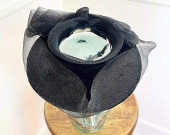 1940's Vintage Black Velvet and Tilt Hat by Muller Modes