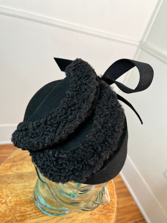 1940's Vintage Black Sculptural Hat with Curly La… - image 7