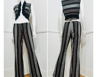 Conjunto pequeño de chaleco y pantalón ajustado vintage de los años 70