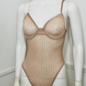 34B kleine bis mittlere 1990er Jahre Vintage Sheer Beige Mesh Bügel String Body von Marilyn Monroe by Warners