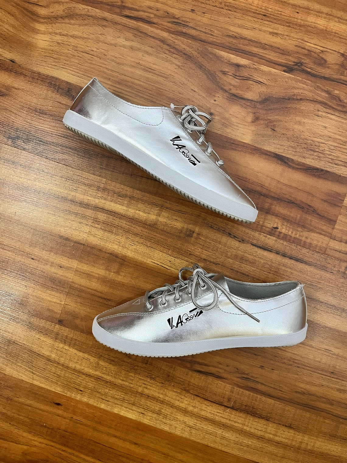 Size 6 US 1980s Vintage Metallic Silver Sneakers by LA Gear, foto 4 di 5