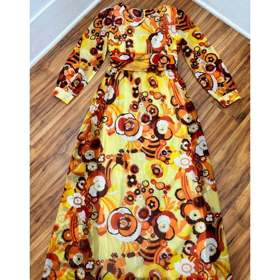 Large 1970s Vintage Yellow Psychedelic Floral Max… - image 8