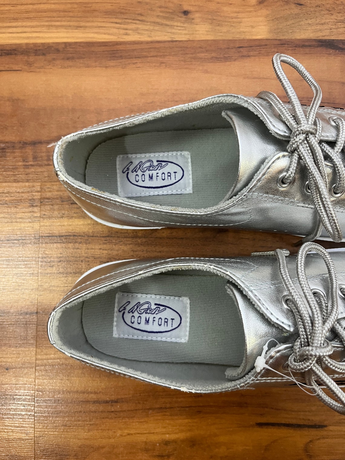 Size 6 US 1980s Vintage Metallic Silver Sneakers by LA Gear, foto 3 di 5