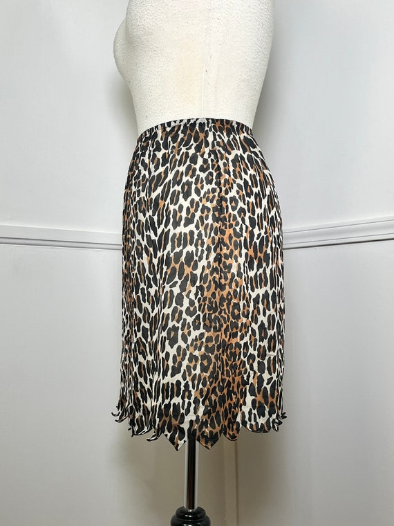 Small 1960s Vintage Leopard Print Nylon Half Slip… - image 3