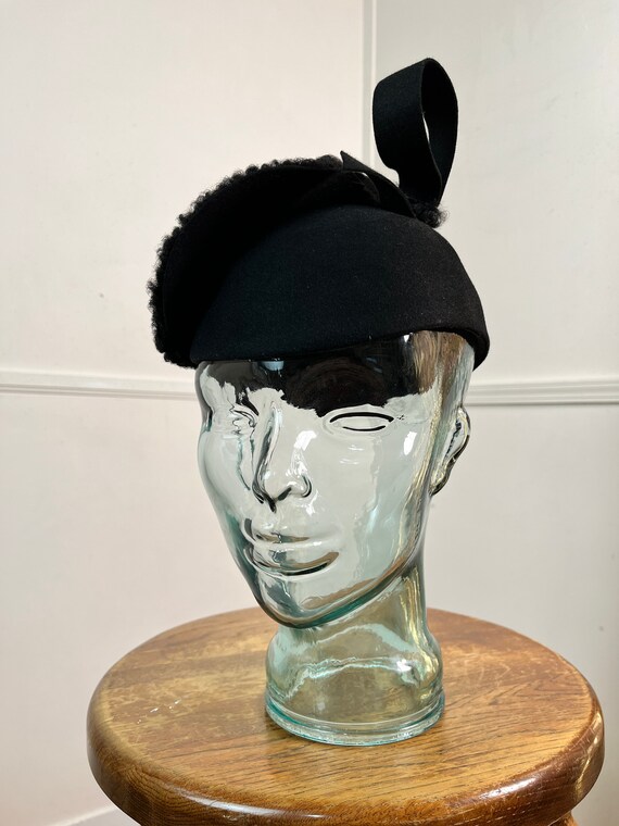 1940's Vintage Black Sculptural Hat with Curly La… - image 5