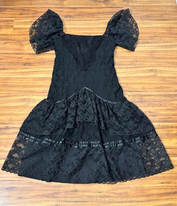 fitted lace midi dress Never Look Back Navy Floral Lace Short Sleeve Velvet Trim Midi Dress main image 1