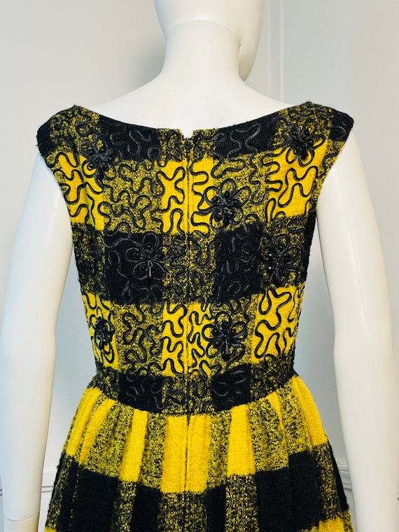 Medium 1960s Vintage Wool Yellow and Black Buffal… - image 6