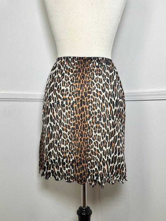 Small 1960s Vintage Leopard Print Nylon Half Slip… - image 4