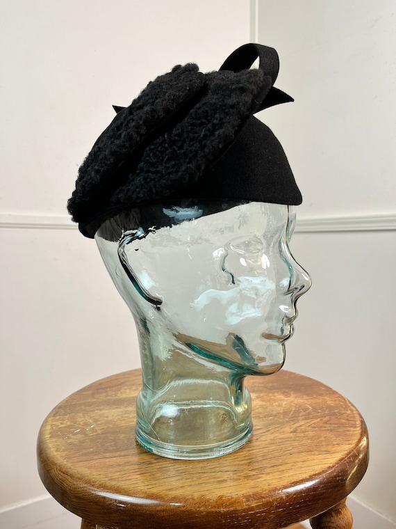1940's Vintage Black Sculptural Hat with Curly La… - image 1