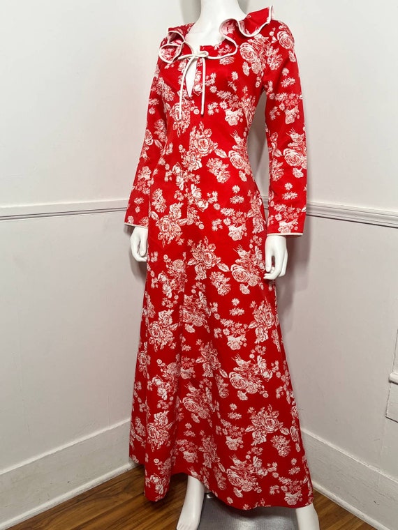 Medium  1970s Vintage Red Rose Print Hostess Dres… - image 3