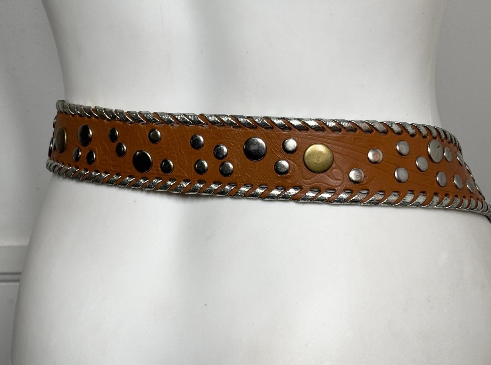Small to Extra Large Y2K Vintage Brown Leather Studded Belt  display picture 3