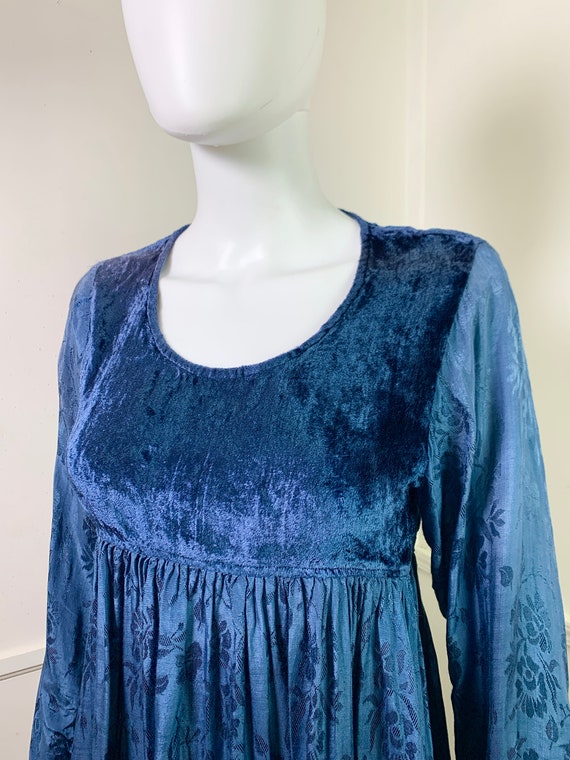 Small to Medium  1990's Vintage Blue Velvet and F… - image 2