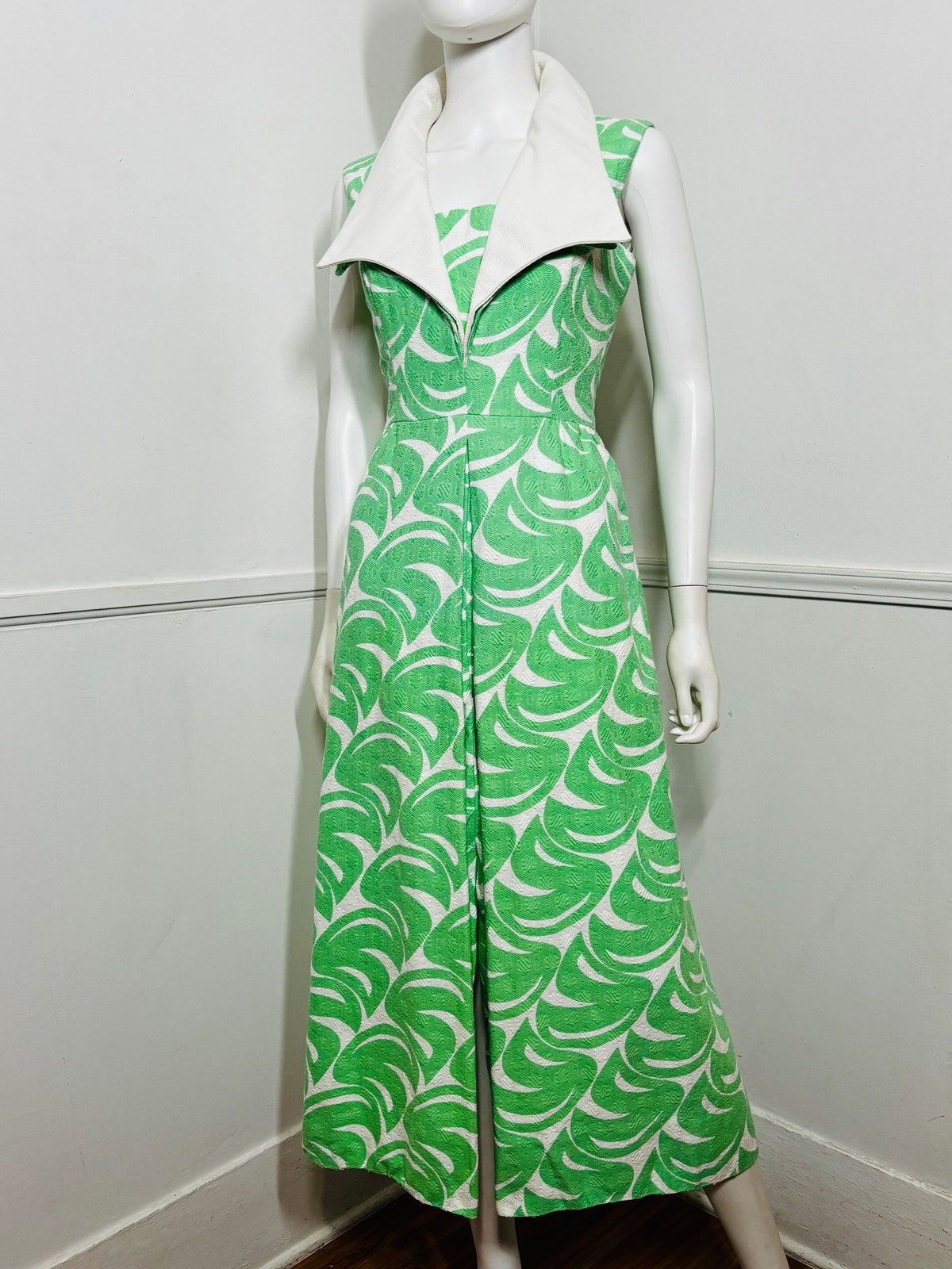 Medium to Large 1960s Vintage Cotton Leaf Print Maxi by Medium to Large 1960s Vintage Cotton Leaf Print Maxi by