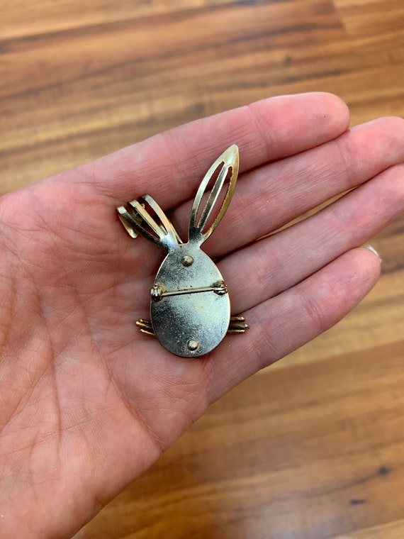 Mid Century Vintage Winking Bunny Brooch by Sarah… - image 3