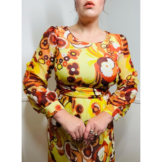 Large 1970s Vintage Yellow Psychedelic Floral Max… - image 4
