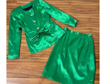 Conjunto pequeño de traje de noche vintage de satén verde de los años 80