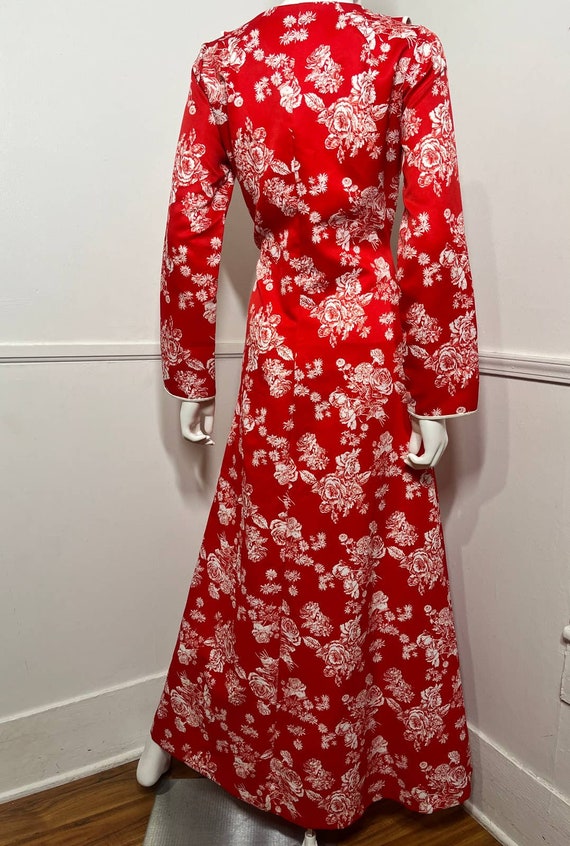 Medium  1970s Vintage Red Rose Print Hostess Dres… - image 7