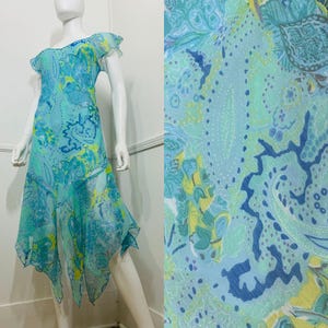 Vestido turquesa vintage con estampado paisley y volantes, talla pequeña a mediana (año 2000), de Zuppe
