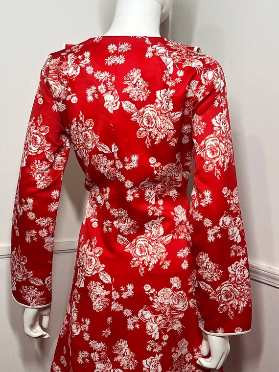 Medium  1970s Vintage Red Rose Print Hostess Dres… - image 6