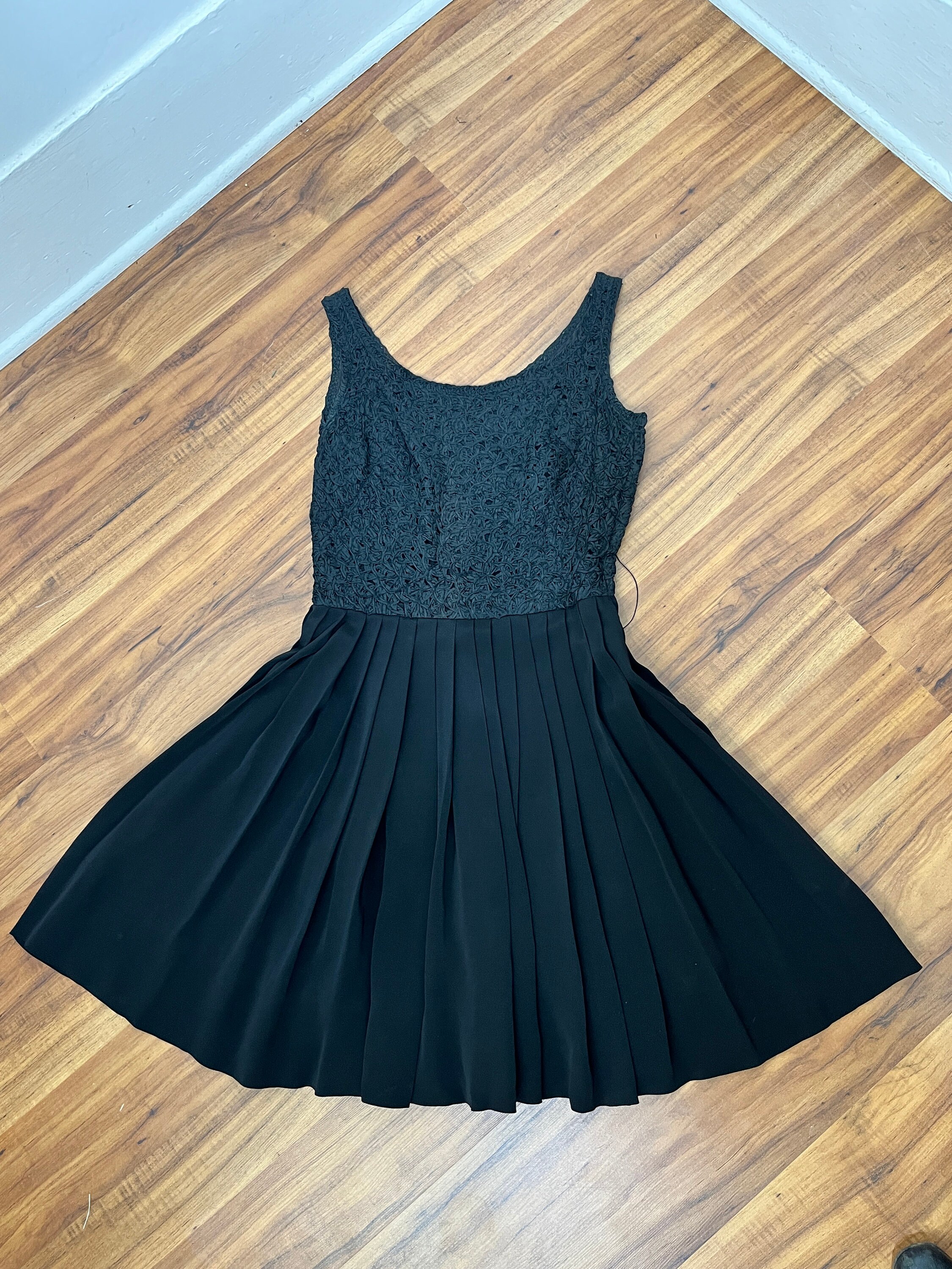 給料日価格！theredthread S ribbon dress pleats THEREDTHREAD / ザレッドスレッド】S ribbon dress pleats