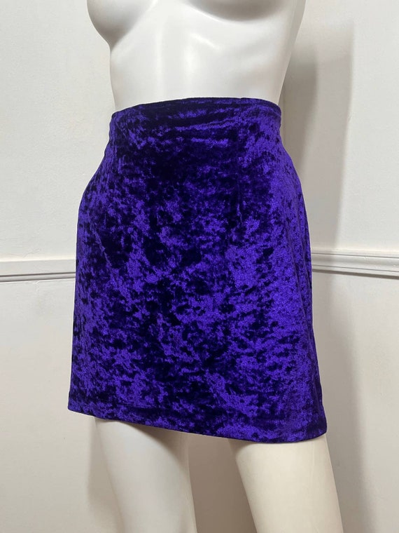 Small to Medium 1980s Vintage Purple Crushed Velv… - image 6