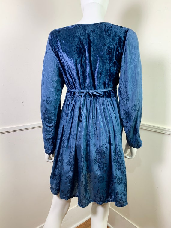 Small to Medium  1990's Vintage Blue Velvet and F… - image 5