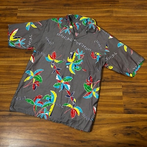 42 Chest 1950s Vintage Gray Polished Cotton Hawaiian Button Down Shirt