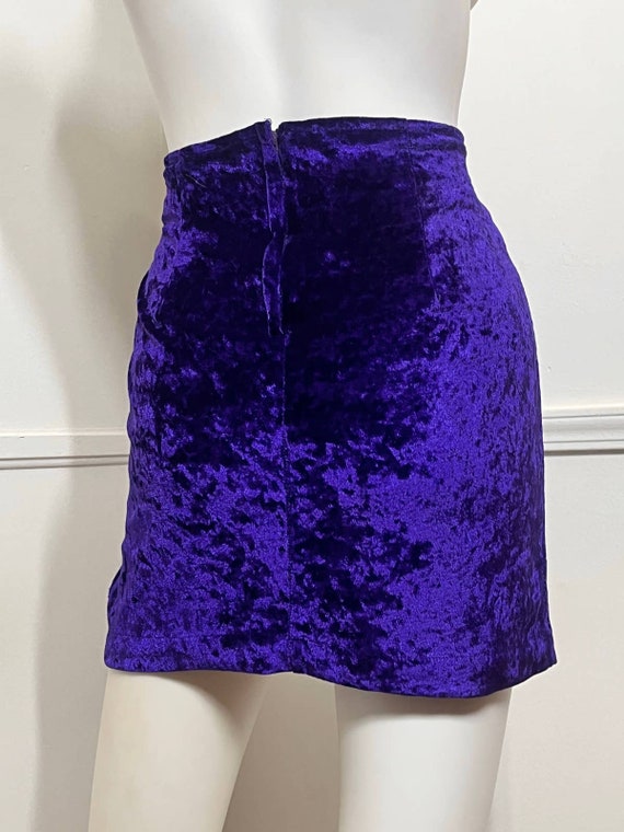 Small to Medium 1980s Vintage Purple Crushed Velv… - image 7