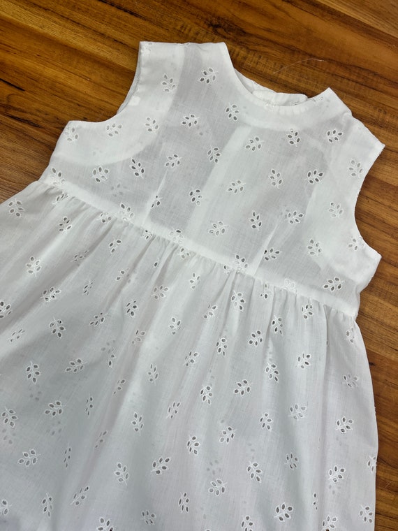 Juniors Small 1970's Vintage White Eyelet Pinafor… - image 3