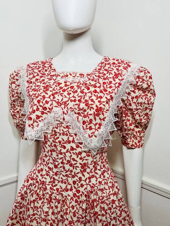 Medium 1990s Vintage White and Red Floral Cotton … - image 4