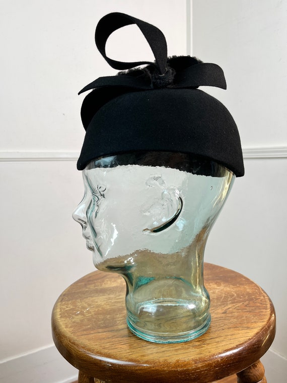 1940's Vintage Black Sculptural Hat with Curly La… - image 4