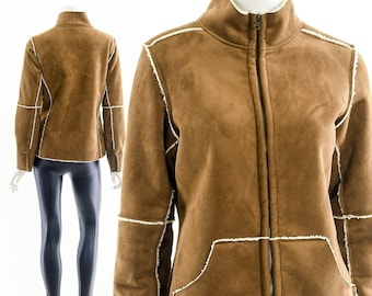 Chaqueta de motociclista color canela con forro de borrego en contraste