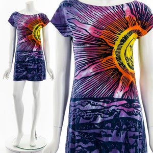 Vestido camiseta com sol e estrelas celestiais