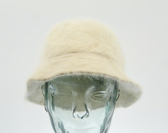 90s white rabbit hair bucket hat