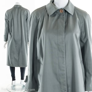 Gabardina minimalista verde
