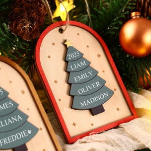 Personalisierte Familie Weihnachten Ornament 2025, Baum nach Holz