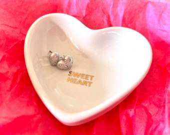 Handmade White Porcelain Heart Jewelry Dish With 22K Gold “SWEET HEART” Gift for her Ring Dish, Ring Bowl, Jewelry Bowl, Heart Bowl