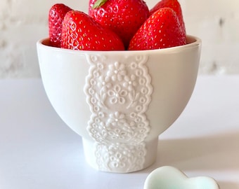 Handmade White Porcelain Lace Bowl with Heart Cutlery Rest Set, Ceramic Lace Bowl, Lace Pottery Bowl, Lovely Gift for Mom, Gift for Her