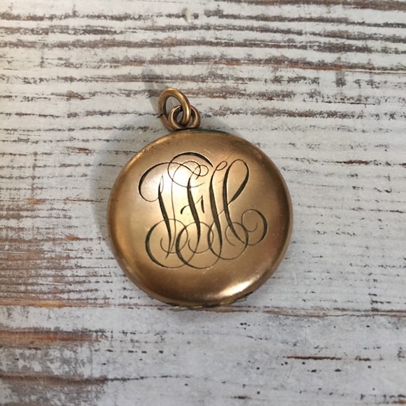 Gold keepsake locket deals