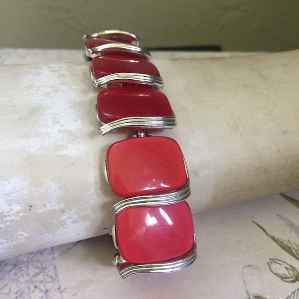 Vintage LISNER Thermoset Red Bracelet, 1950s Mid Century Estate Jewelry