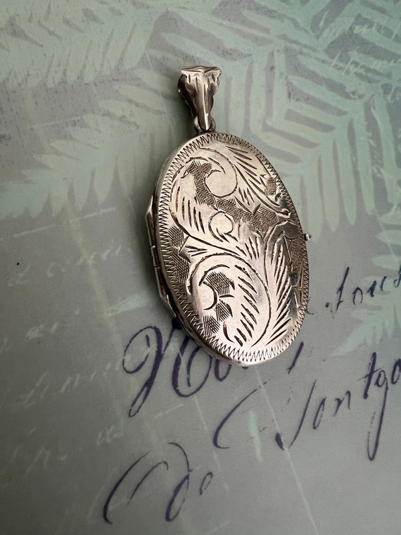 Vintage Sterling Silver Large Oval Engraved Locket